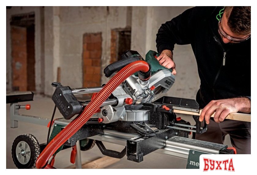 Торцовочная пила Metabo KGS 254 M 613254000