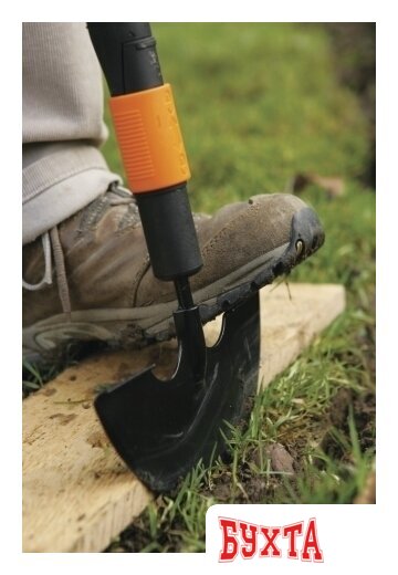 Тяпка Fiskars QuikFit Lawn Edger 1000690