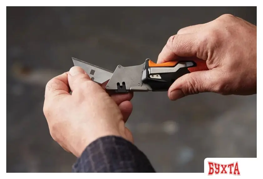 Нож строительный Fiskars CarbonMax 1027224